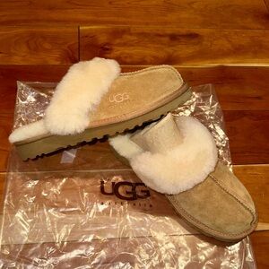 NEW - UGG Slippers in Chestnut Cream and Tan Sheepskin